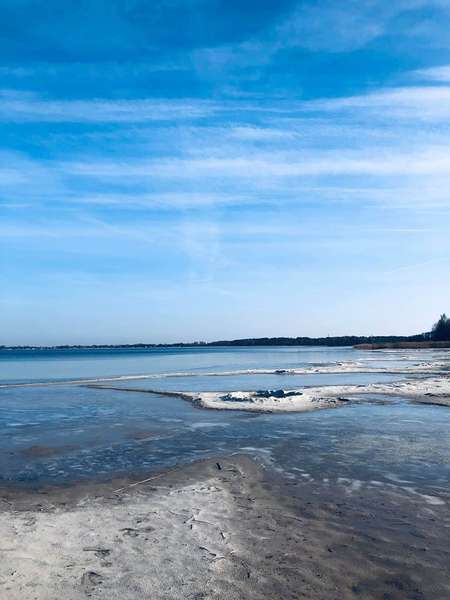 Казковий Світязь: показали свіжі фото зимового озера
