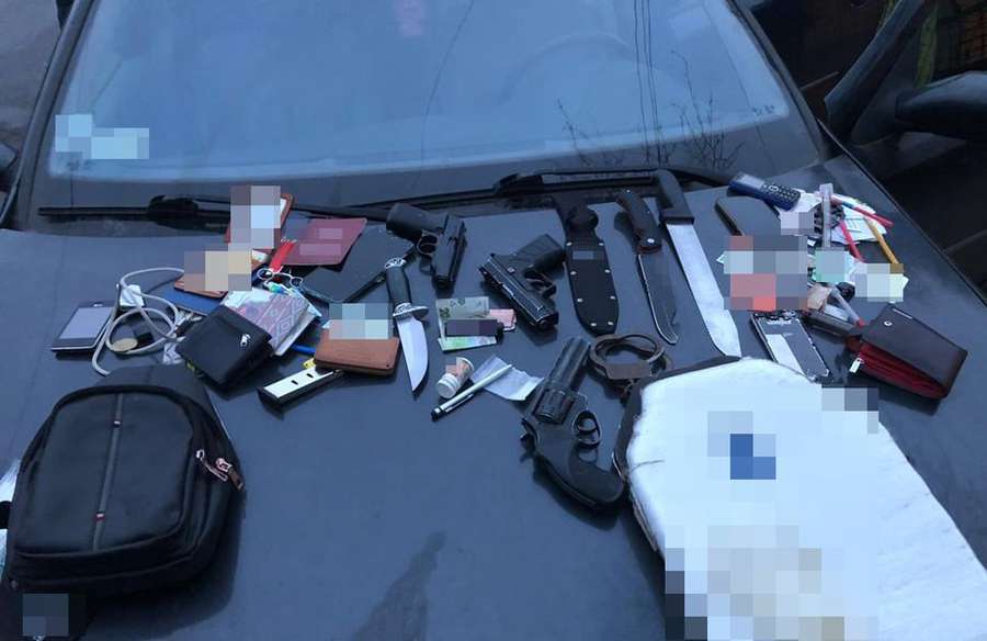 Із психотропами, пістолетами та ножами: у Ковельському районі спіймали наркоділків (фото)
