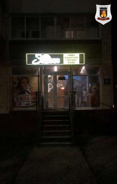 У Луцьку підприємців просять вимикати вночі вивіски й вітрини (фото)