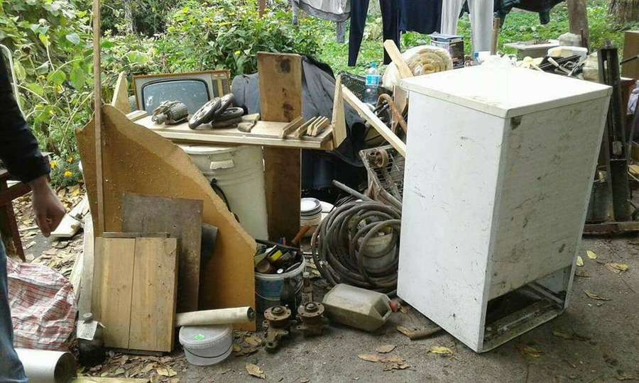 У Луцьку власники незаконних гаражів намагались викрасти засоби демонтажу (фото)