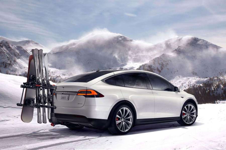 Скільки коштує електромобіль Tesla в Україні (фото)