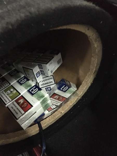 Поляк хотів перевезти через «Ягодин» 700 пачок сигарет (фото)