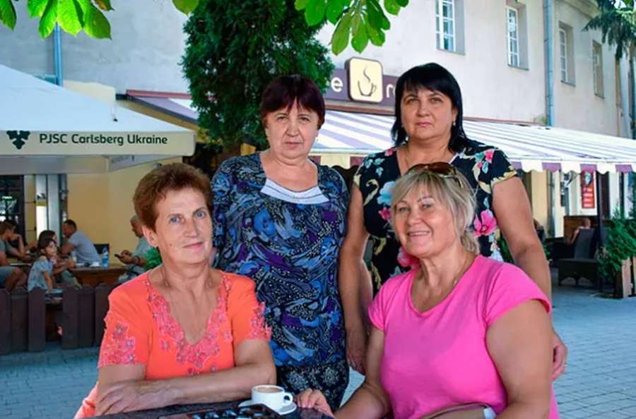 Працівниці колишньої «Лакомки» Валентина, Галина, Тетяна та Олена дружать і після закриття кафе