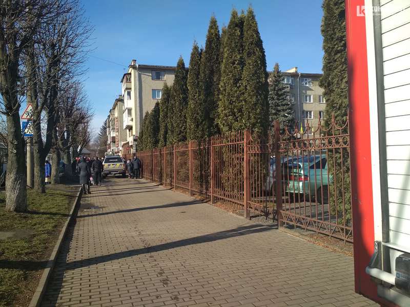 У Луцьку повідомили про замінування банку навпроти 5-ї школи (фото, оновлено)