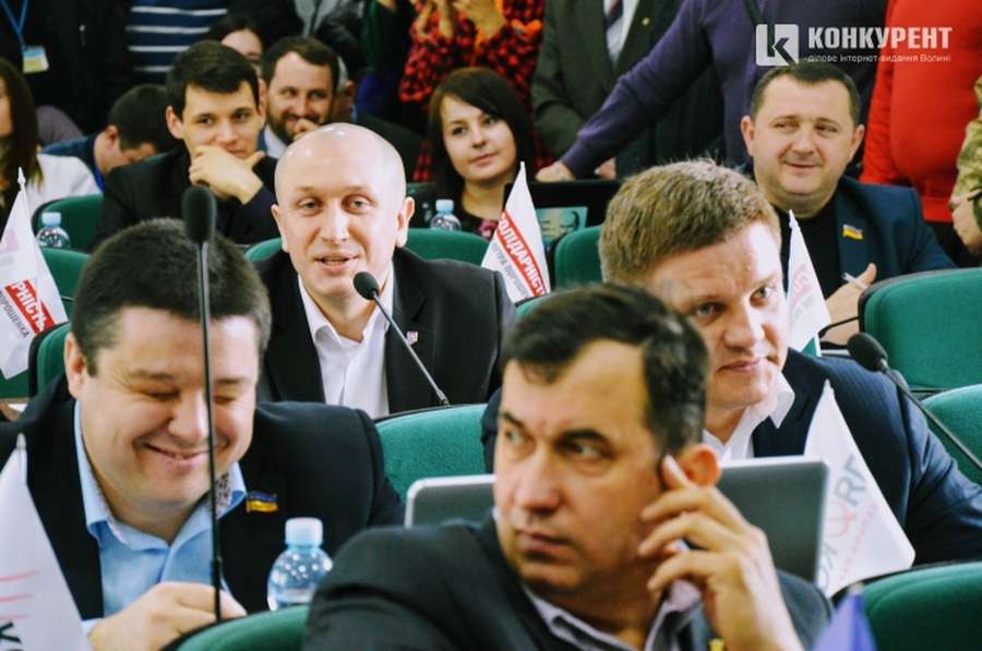 Позафракційний депутат Микола Яручик відмовився брати участь в усіх голосуваннях за зняття й призначення секретарів