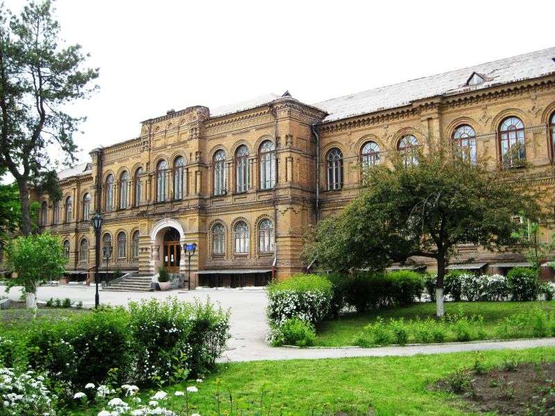 ТОП-12 найкрасивіших університетів України (фото)