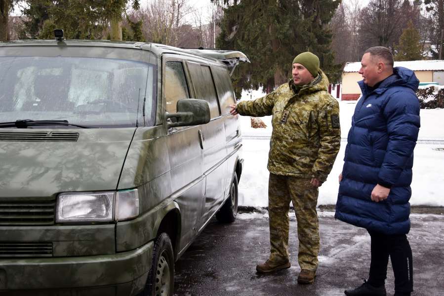 Волинським прикордонникам передали машини, дрони та генератори