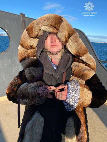 Протаранила бетонну огорожу: одеситка під наркотиками викрала яхту, щоб дістатися Миколаєва