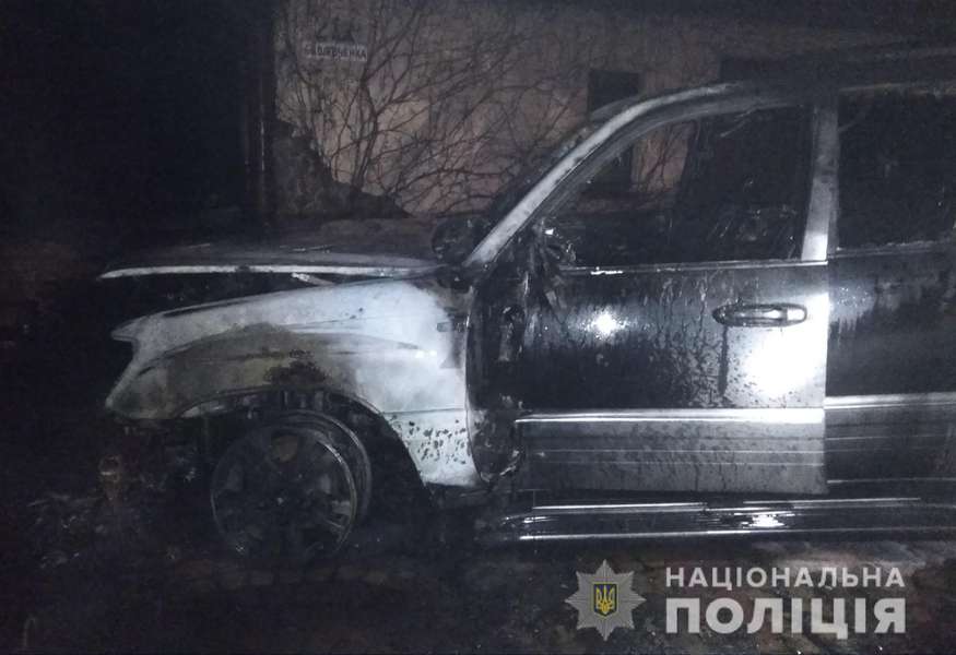 У Ковелі бізнесмену підпалили Lexus: подробиці (фото)