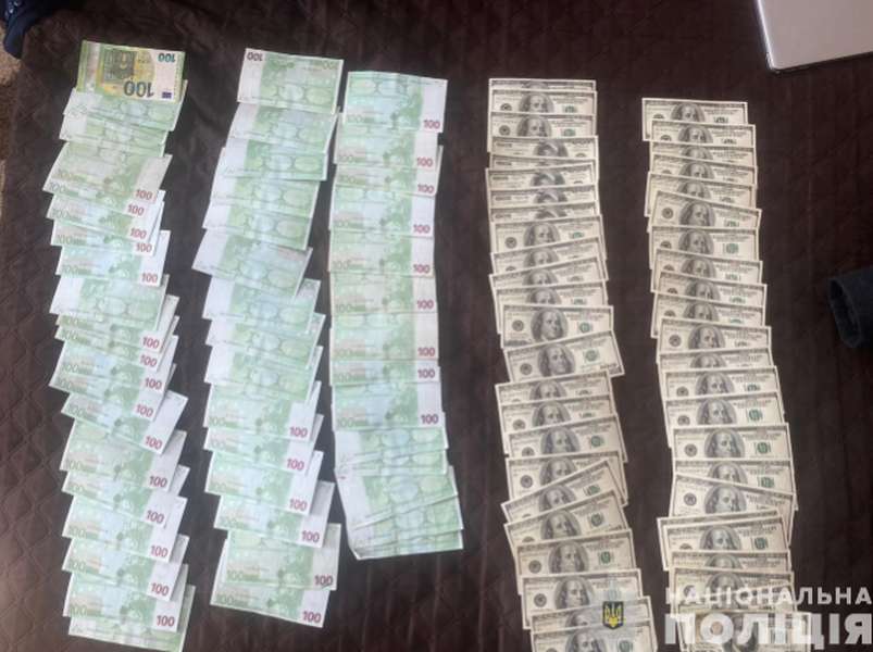 Хабар у 35 000 доларів США: депутата Волиньради затримали, причетність мера перевірять (фото)