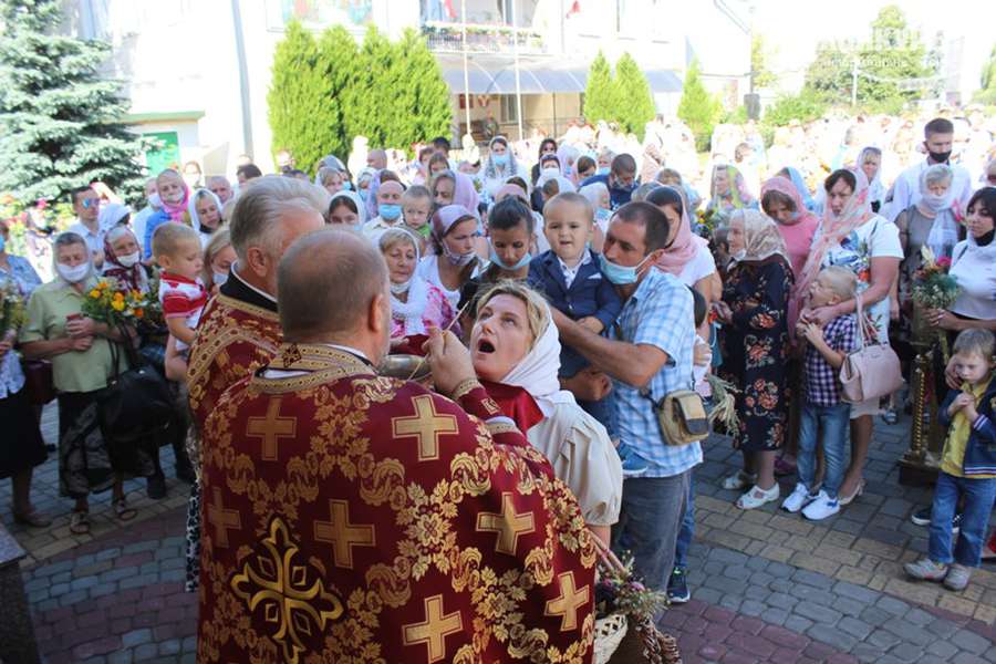 Як у центрі Луцька святкували Медового Спаса (фото)