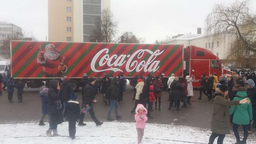 Святкова фура Coca-Cola вже в Луцьку (фото, відео)