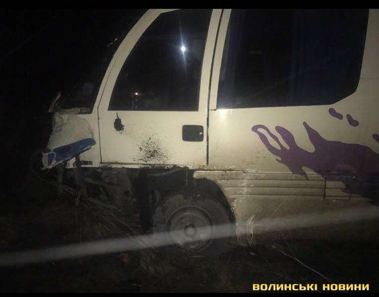 Біля Луцька – смертельна аварія: зіткнулися автобус і легковик  (фото) 