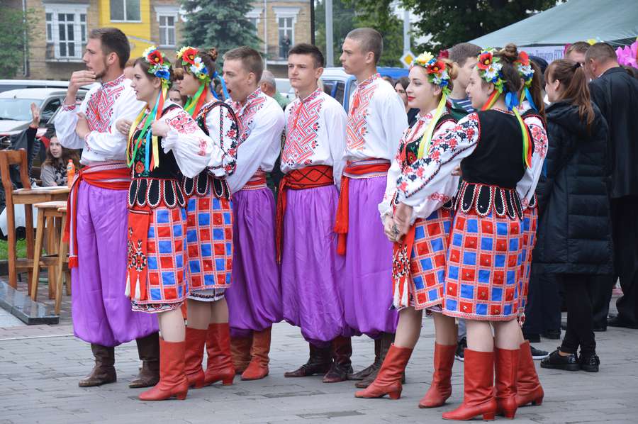 Торгівля по-волинськи: у центрі Луцька – святковий ярмарок (фото)