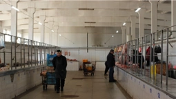 Нема проходу і мало покупців: як у Луцьку працюють підприємці Старого ринку (фото)