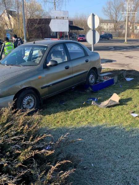 У Луцьку – аварія: п'яний водій в'їхав у заправку (фото)