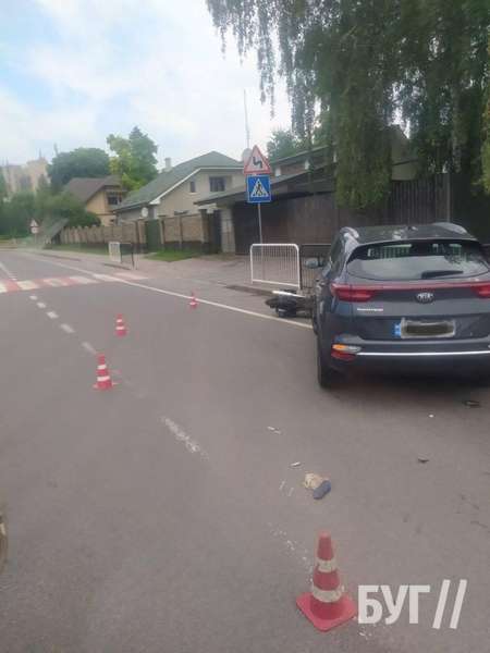 У Володимирі легковик збив мотоцикліста – його забрала «швидка» (фото)