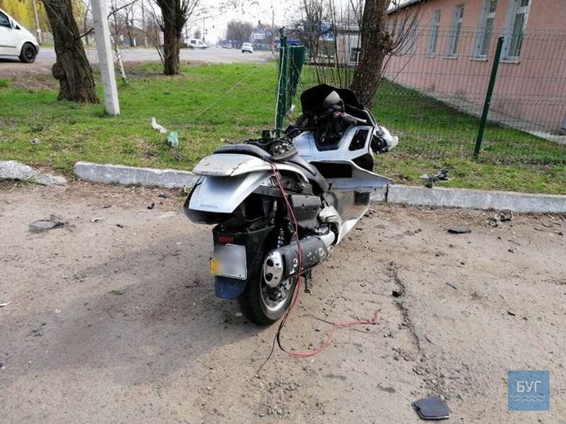У Нововолинську водій скутера злетів у кювет (фото, відео)