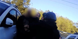 У Броварах кримінальний авторитет плював у поліцейського і погрожував пістолетом (відео)