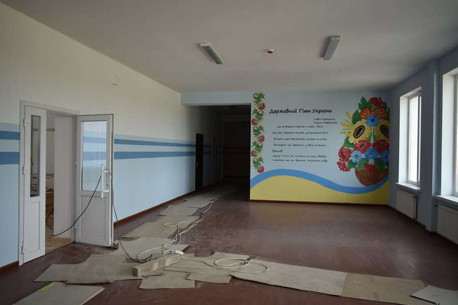 На стінах – Кузьма і Шевченко: на Волині відкривають нову школу (фото)