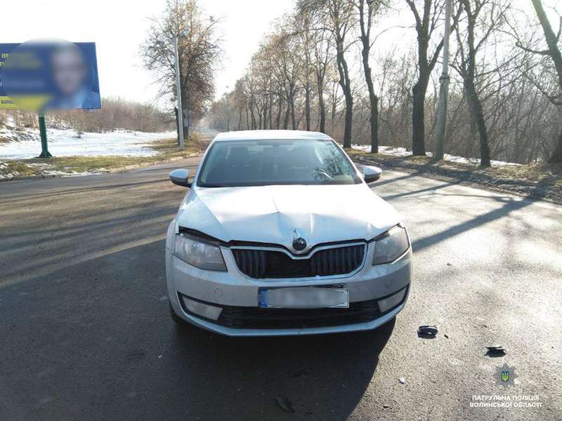 Аварія на перехресті в Луцьку: автомобілі «наздогнали» один одного (фото)