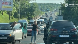 Рух ускладнений: у Луцьку на Глушець зіткнулися Nissan і Alfa Romeo (фото, відео)