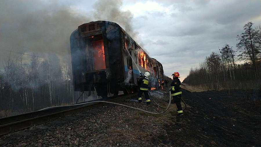 На Рівненщині горів поїзд із пасажирами (фото)