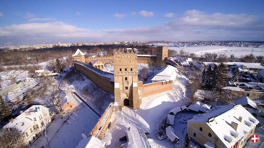 Показали неймовірні фото засніженого замку Любарта (фото)