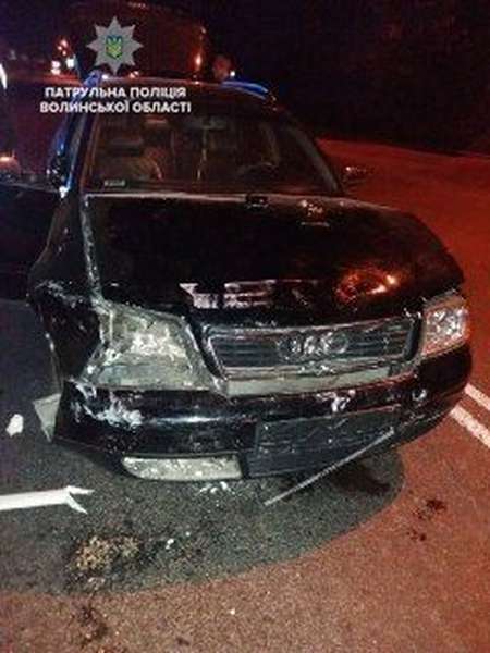 У Луцьку п'яний водій Audi врізався у поліцейський Prius (фото) 