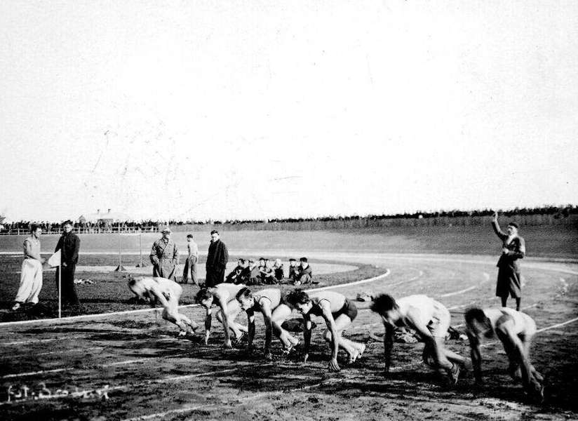 Старт забігу під час відкриття луцького стадіону ім. Пілсудського, вересень 1933 року