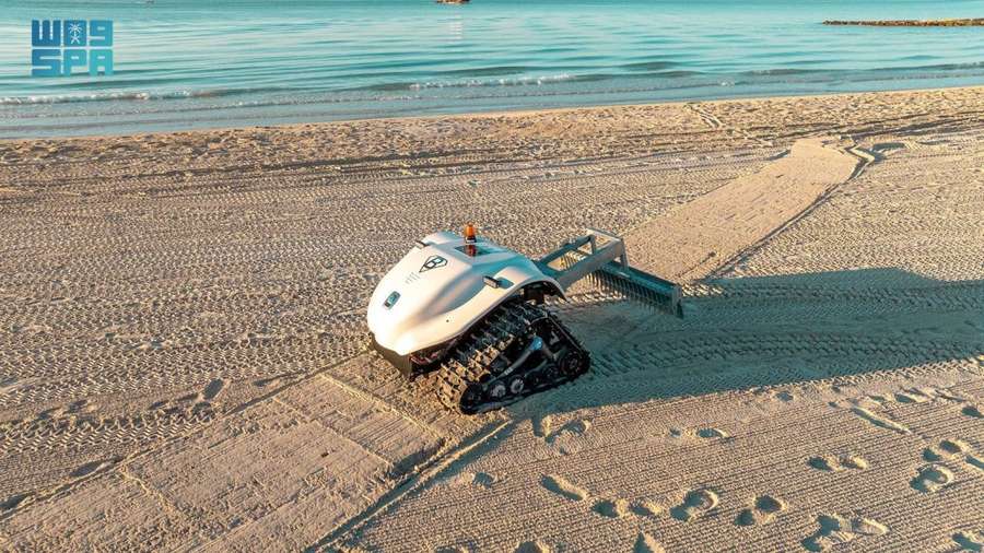 У Саудівській Аравії представили робота для прибирання пляжів (фото)