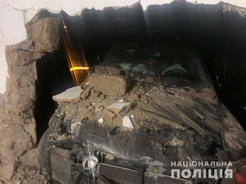 Заїхав до хати пенсіонера: на Одещині водій протаранив стіну будинку (фото)