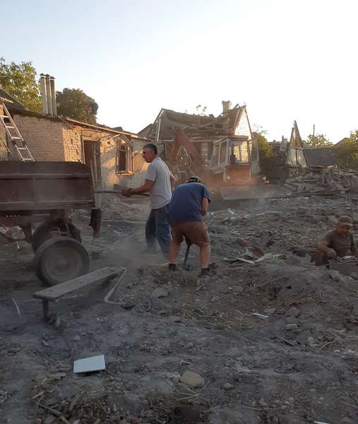 Завали розбирали всім селом: показали руйнування після збиття БПЛА на Волині