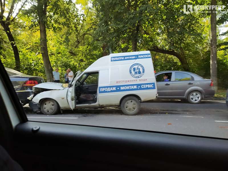 На Глушець у Луцьку – аварія з потерпілими (фото)