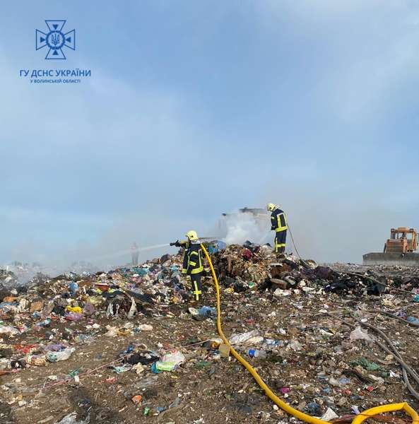 У Брищі під Луцьком загорілося міське сміттєзвалище (фото)