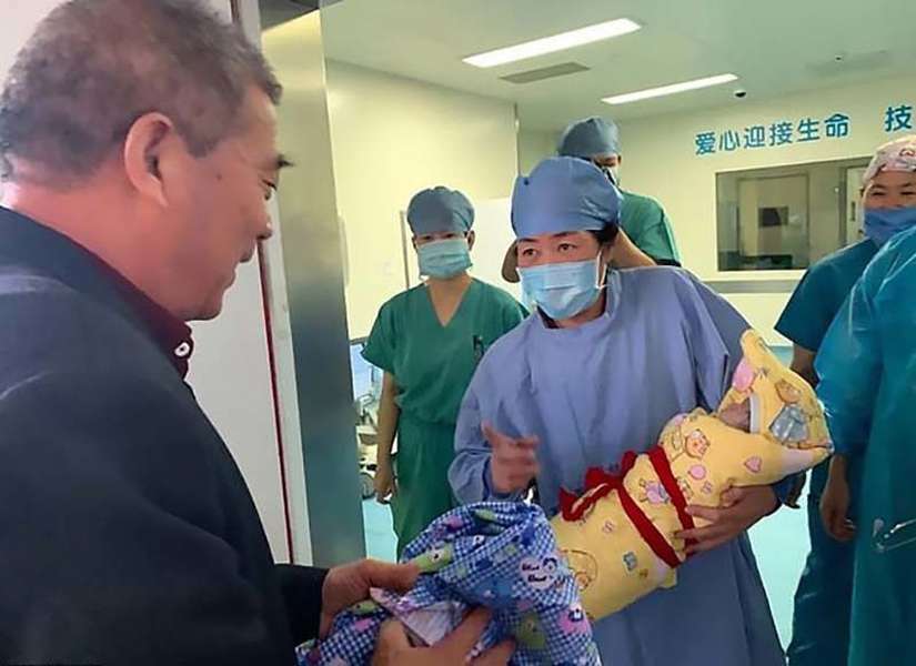 67-річна китаянка народила дитину і стала найстарішою матір'ю країни