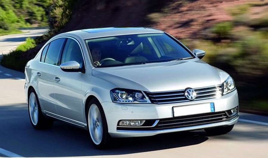 «Volkswagen Passat» 2011 року з сайту – obzorauto.com.ua. Приблизна ціна – 19 тисяч доларів  США.
