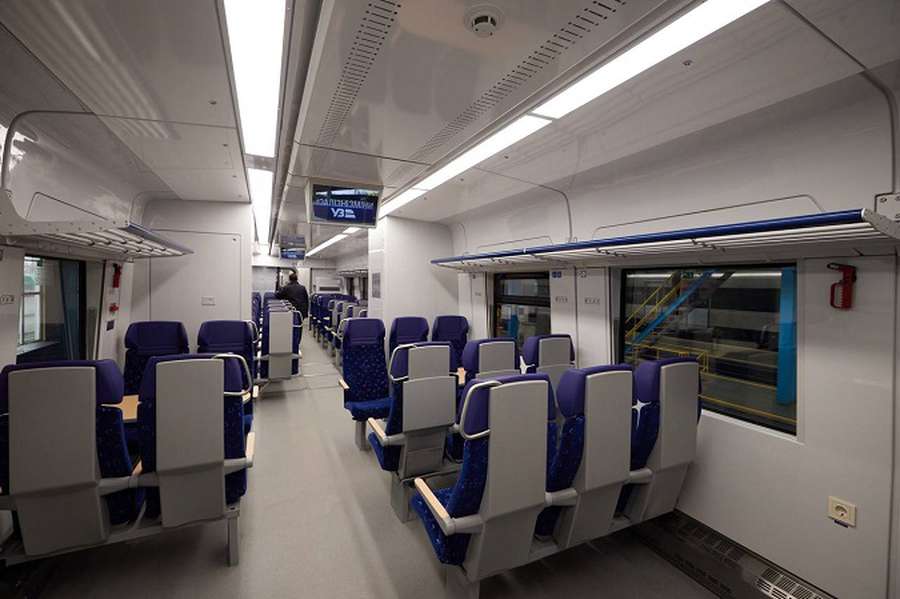 Укрзалізниця отримала нові дизель-поїзди: на які маршрути їх запустять (фото)