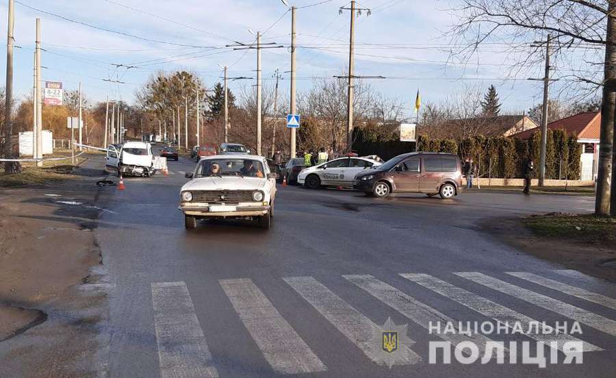 У Луцьку зіткнулися три автомобілі: шестеро людей – у лікарні (фото)