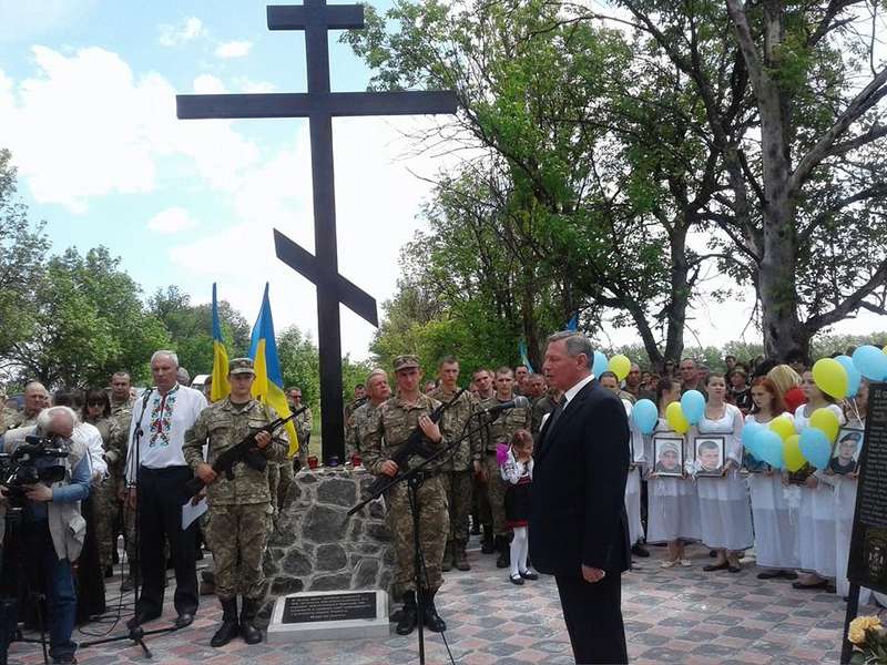 Мер Луцька на Сході України вшанував пам'ять бійців-волинян 