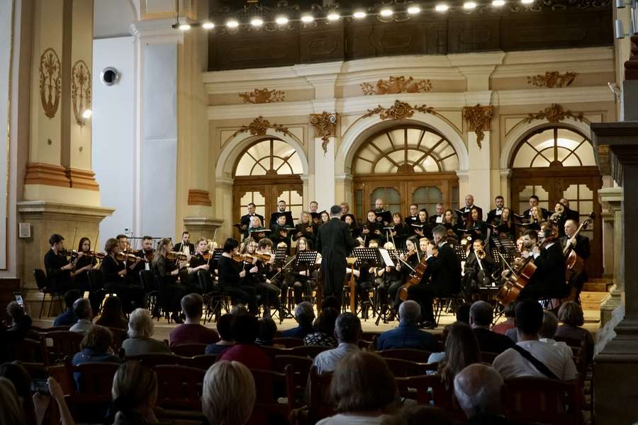 Луцька «Оранта» з луганським оркестром виступила у Львові (фото)
