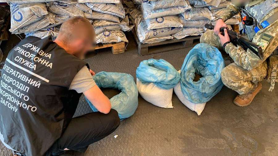 В одеському порту хтось «забув» 4 кілограми кокаїну (фото)