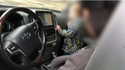 Малюк стояв у салоні авто: на Волині покарали водійку без автокрісла (фото)