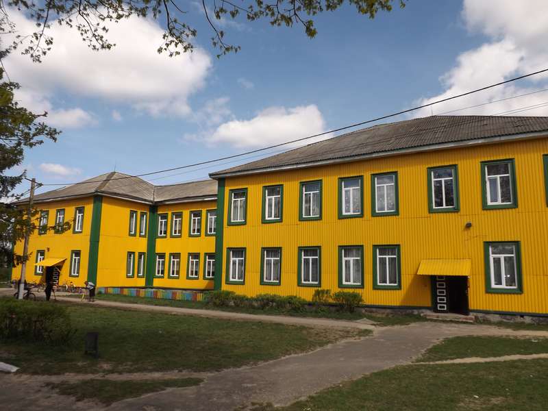 Школа в смт Колки