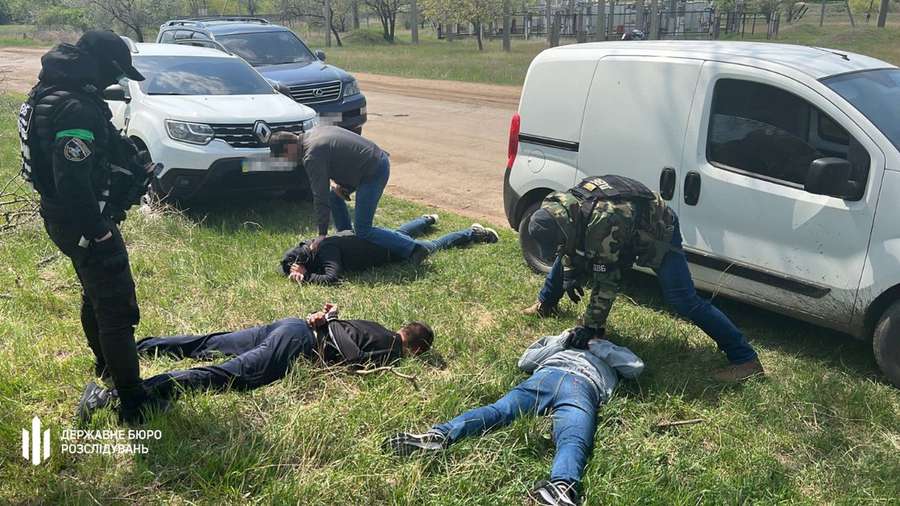 $4500 з «клієнта»: на Одещині місцеві переправляли до Молдови чоловіків призовного віку (фото)