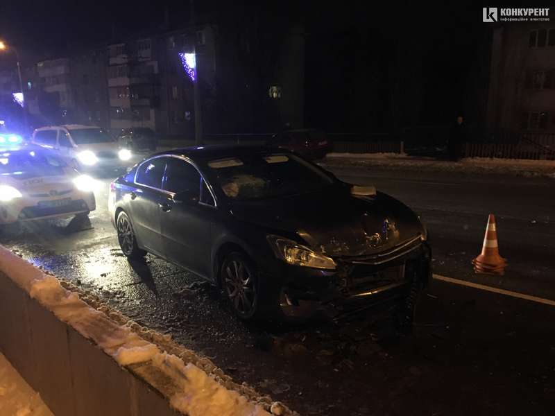 Жорстка ДТП паралізувала рух автомобілів у Луцьку (фото)