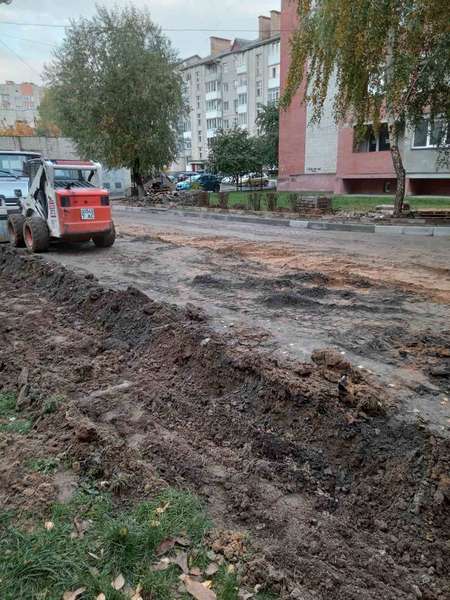 У Луцьку мешканці сусідніх ОСББ не можуть поділити двір (фото)