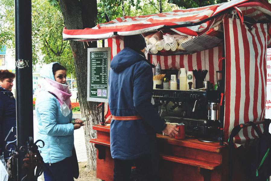 «Кавові люди»: хто лучанам готує вуличну каву (фото)