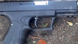 У Луцьку на дитмайданчику знайшли пістолет (фото, відео)