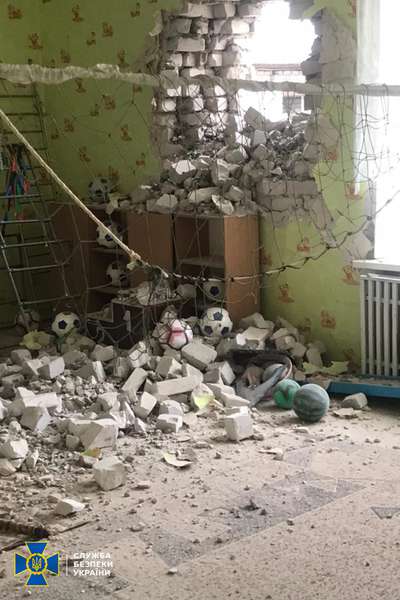 Обстріл дитсадка і школи на Луганщині СБУ розслідує як теракт (фото, відео)